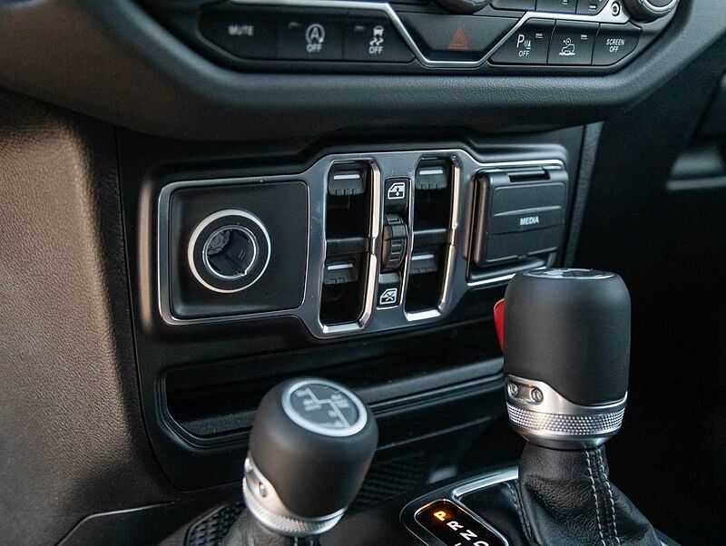 Jeep Wrangler Sahara 2.0l T-GDI Ultd. Sky-One