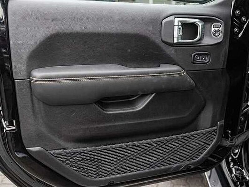 Jeep Wrangler BLACK EDITION 2.0l T-GDI Ultd. Sky-One