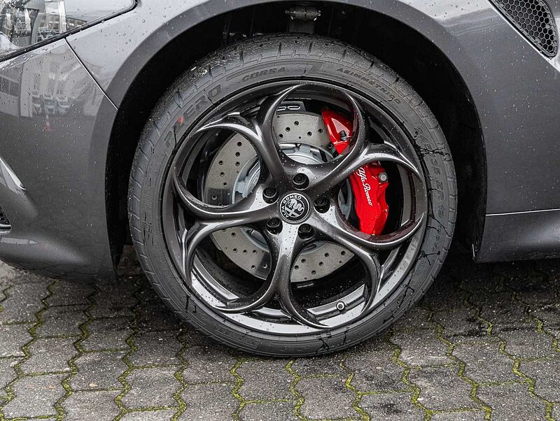 Alfa Romeo Giulia 2.9 V6 Bi-Turbo AT8 Quadrifoglio