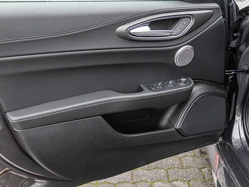 Alfa Romeo Giulia 2.9 V6 Bi-Turbo AT8 Quadrifoglio