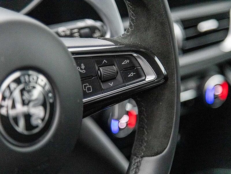 Alfa Romeo Giulia 2.9 V6 Bi-Turbo AT8 Quadrifoglio