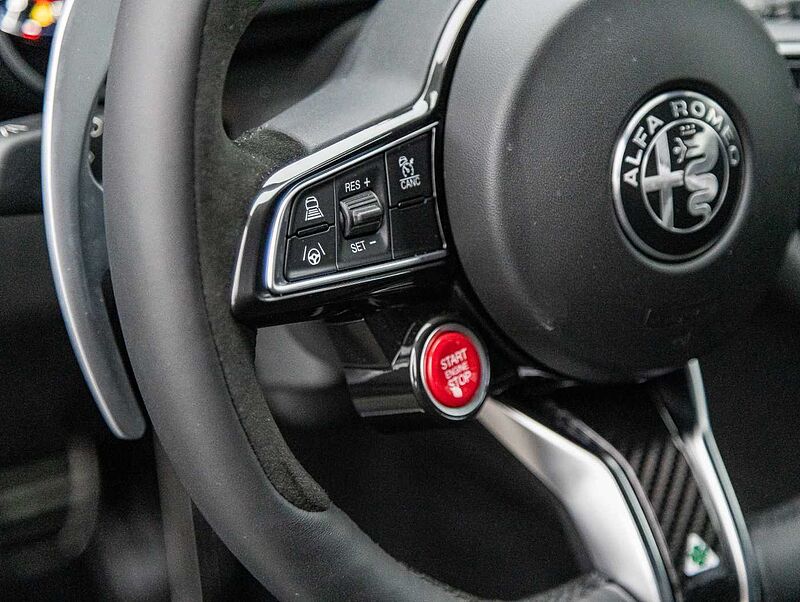 Alfa Romeo Giulia 2.9 V6 Bi-Turbo AT8 Quadrifoglio