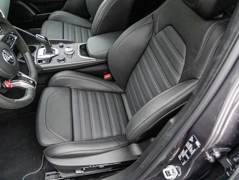 Alfa Romeo Giulia 2.9 V6 Bi-Turbo AT8 Quadrifoglio