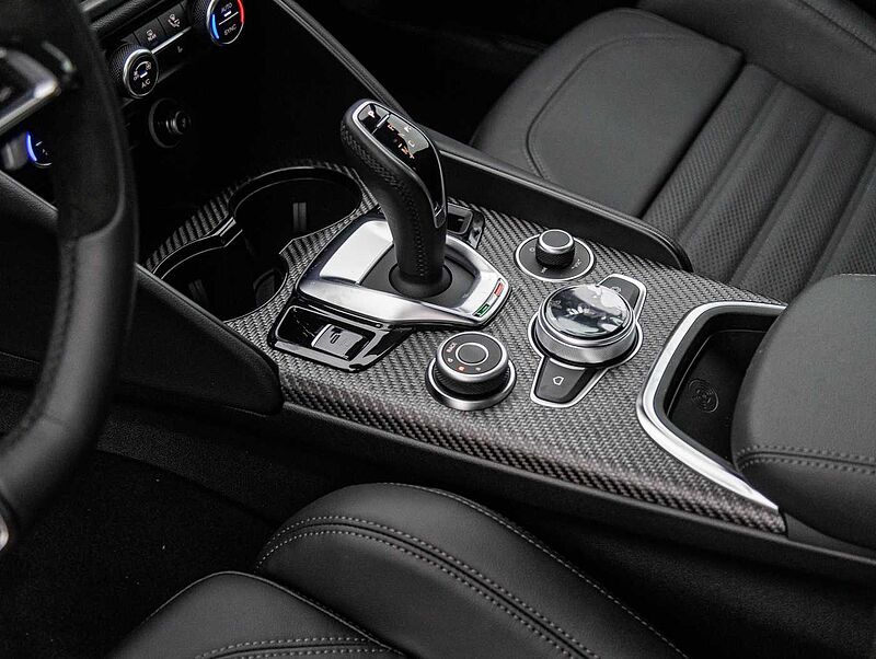 Alfa Romeo Giulia 2.9 V6 Bi-Turbo AT8 Quadrifoglio