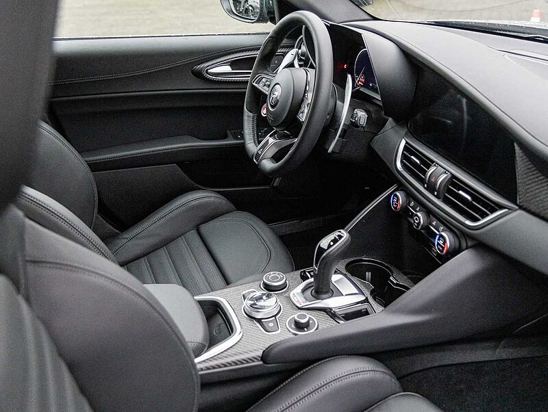 Alfa Romeo Giulia 2.9 V6 Bi-Turbo AT8 Quadrifoglio