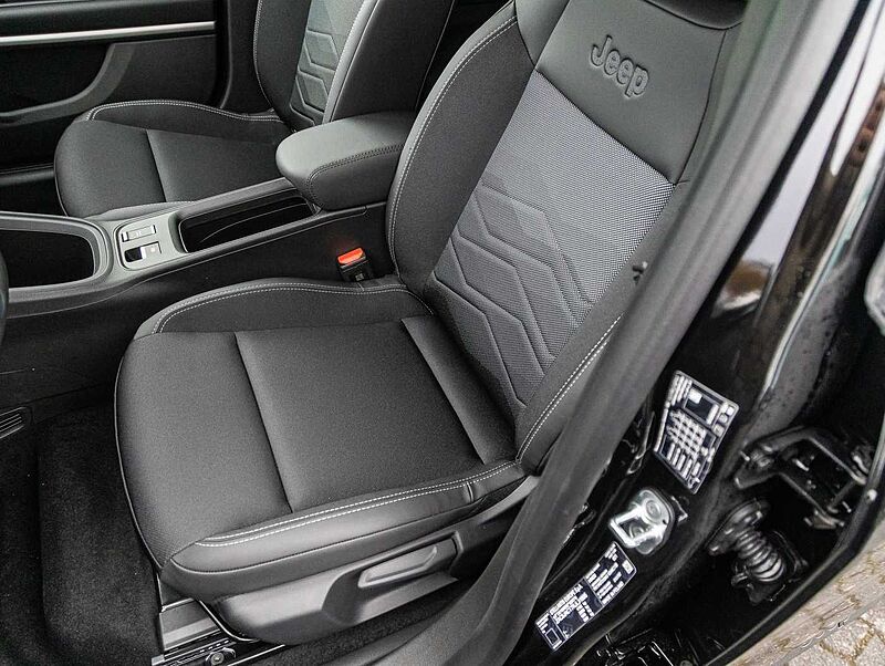 Jeep Avenger 1.2 T3 48V e-Hybrid AT Summit