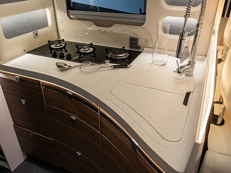 Eura Mobil Integra 890 EB ALKO HUBSTÜTZEN