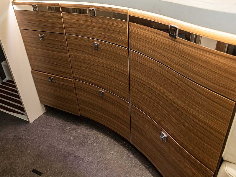 Eura Mobil Integra 890 EB ALKO HUBSTÜTZEN