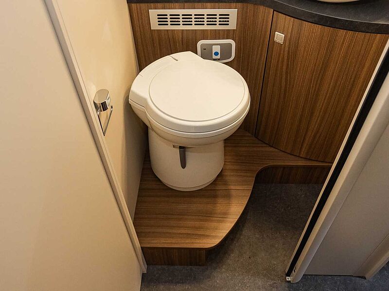 Eura Mobil Integra 890 EB ALKO HUBSTÜTZEN