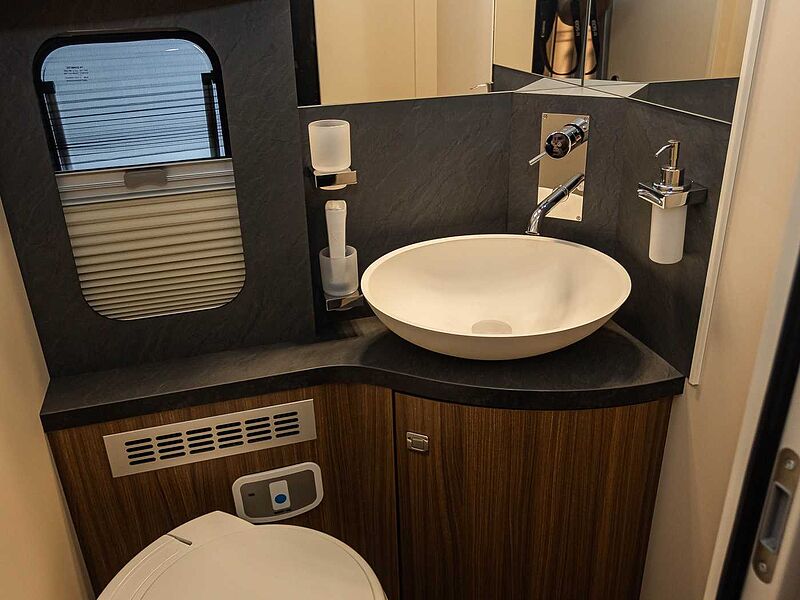 Eura Mobil Integra 890 EB ALKO HUBSTÜTZEN