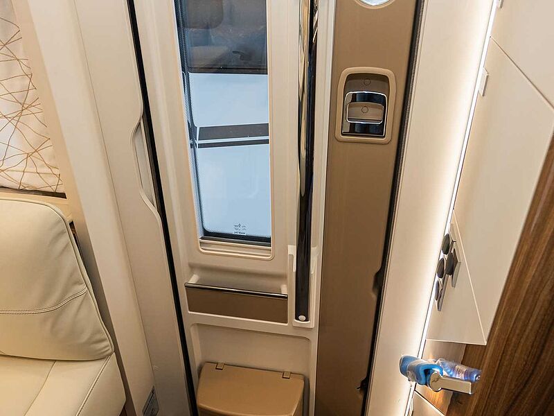 Eura Mobil Integra 890 EB ALKO HUBSTÜTZEN