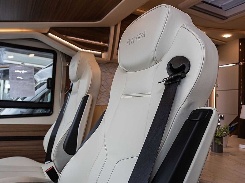 Eura Mobil Integra 890 EB ALKO HUBSTÜTZEN