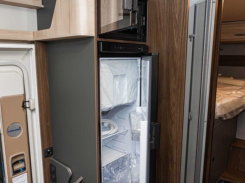 Eura Mobil Integra Line GT - Mercedes IL726EF BLACKLINE