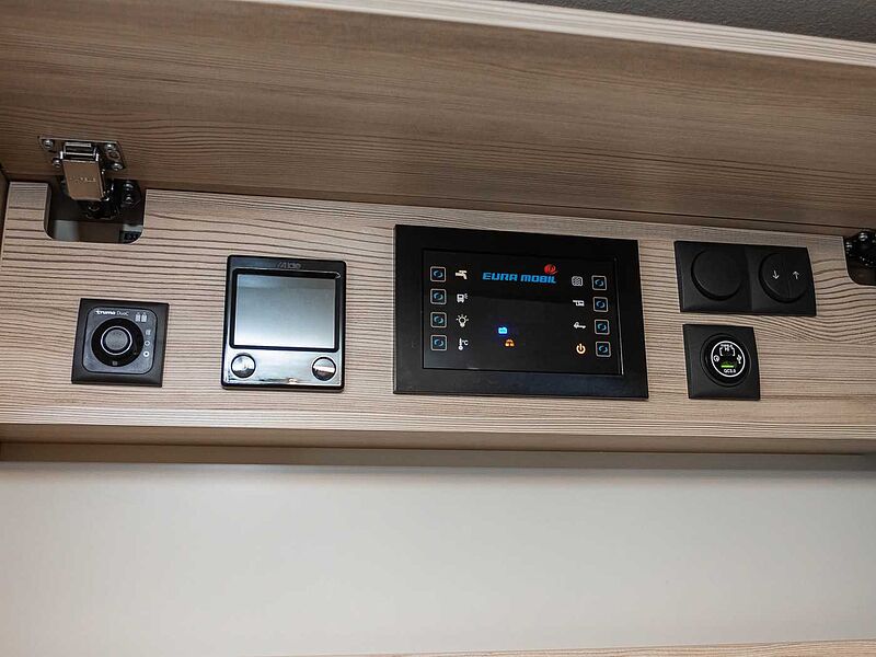 Eura Mobil Integra Line GT - Mercedes IL726EF BLACKLINE