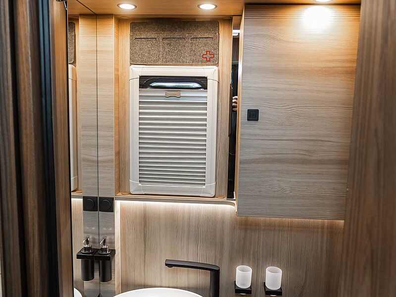 Eura Mobil Integra Line GT - Mercedes IL726EF BLACKLINE