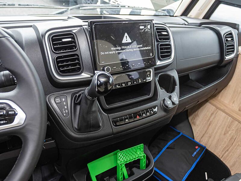 Eura Mobil Integra Line 720 QF SOLAR + MARKISE