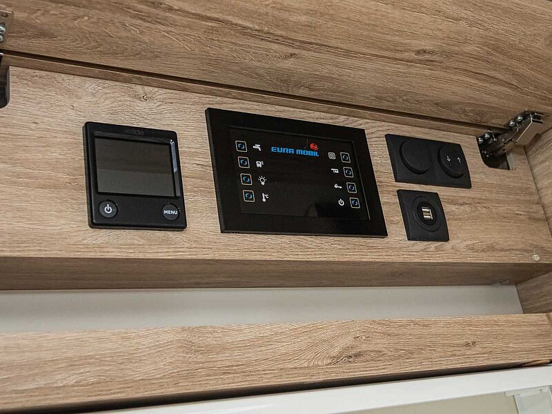 Eura Mobil Integra Line 720 QF SOLAR + MARKISE