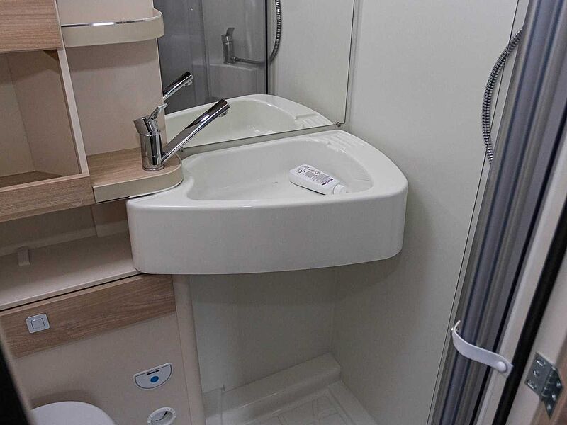 Eura Mobil Activa One 570 HS Automatik MJ26