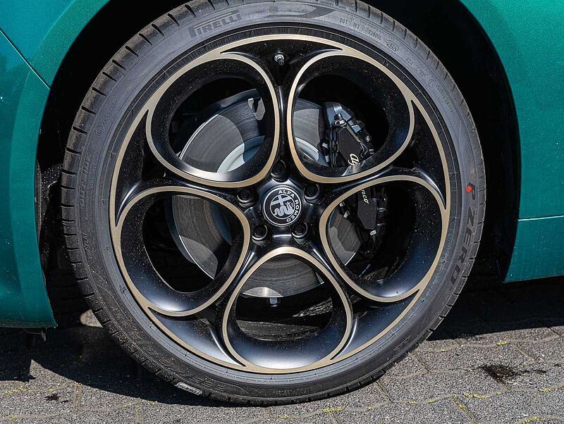 Alfa Romeo Giulia 2.0 16V AT8-Q4 INTENSA