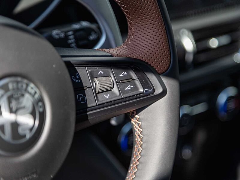 Alfa Romeo Giulia 2.0 16V AT8-Q4 INTENSA