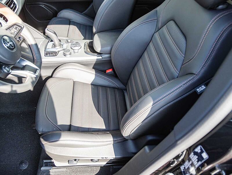 Alfa Romeo Stelvio 2.0 16V Turbo AT8-Q4 INTENSA VOLL!