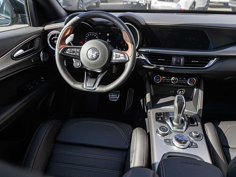 Alfa Romeo Stelvio 2.0 16V Turbo AT8-Q4 INTENSA VOLL!