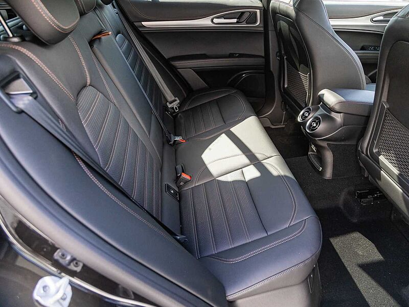 Alfa Romeo Stelvio 2.0 16V Turbo AT8-Q4 INTENSA VOLL!