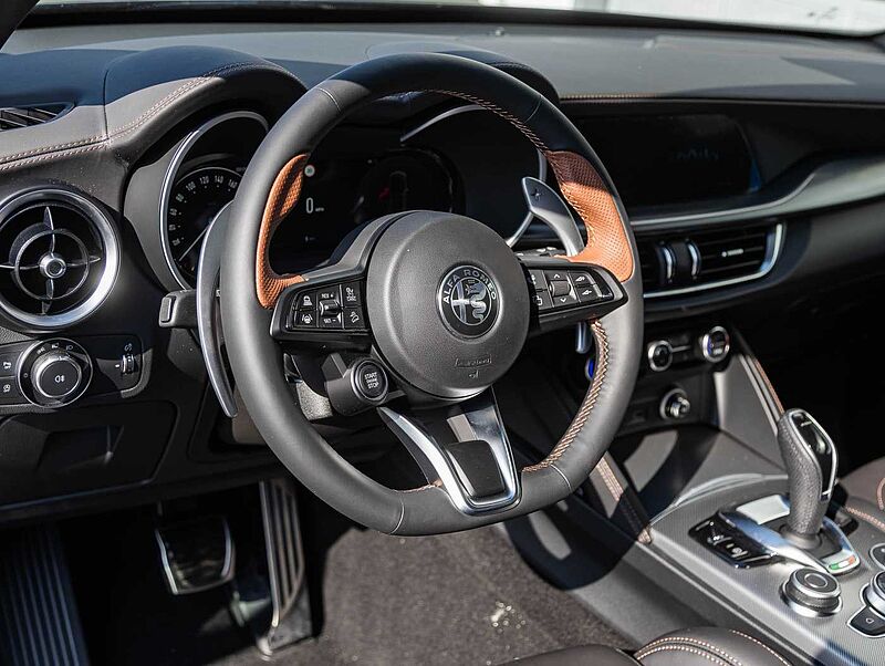 Alfa Romeo Stelvio 2.0 16V Turbo AT8-Q4 INTENSA VOLL!