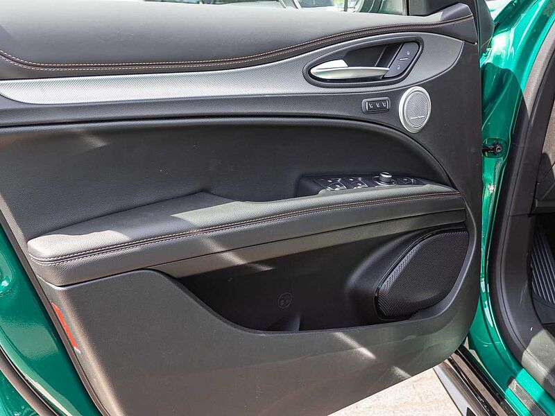 Alfa Romeo Stelvio 2.0 16V Turbo AT8-Q4 INTENSA VOLL!