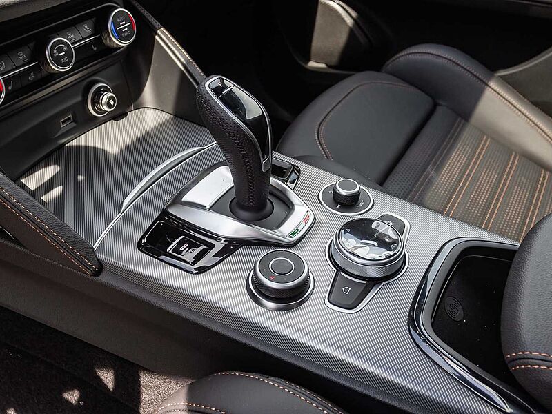 Alfa Romeo Stelvio 2.0 16V Turbo AT8-Q4 INTENSA VOLL!