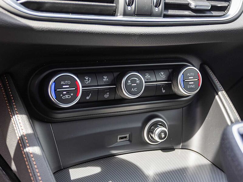 Alfa Romeo Stelvio 2.0 16V Turbo AT8-Q4 INTENSA VOLL!