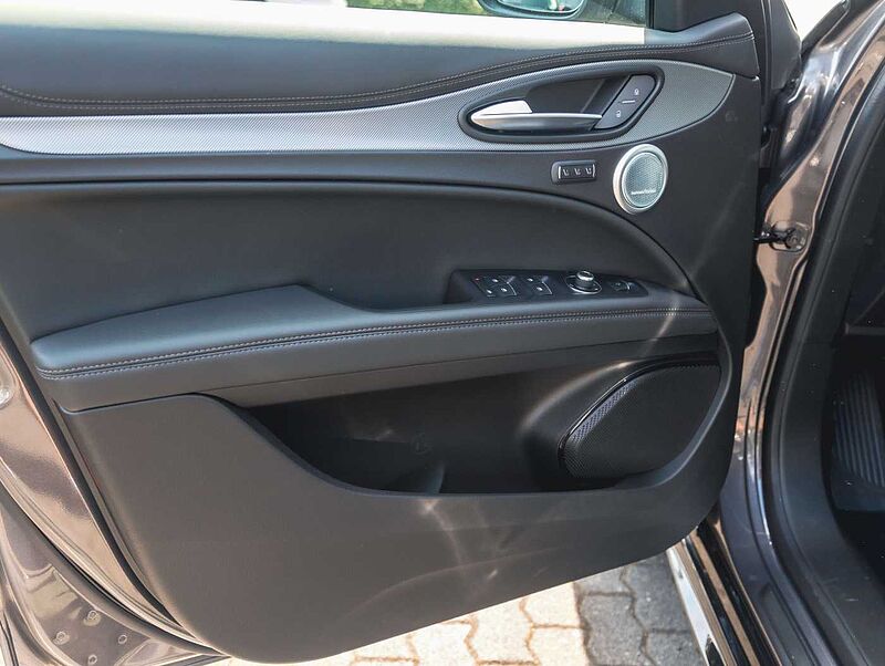 Alfa Romeo Stelvio 2.0 16V Turbo AT8-Q4 Veloce VOLL!