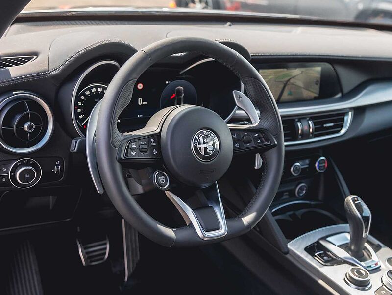 Alfa Romeo Stelvio 2.0 16V Turbo AT8-Q4 Veloce VOLL!