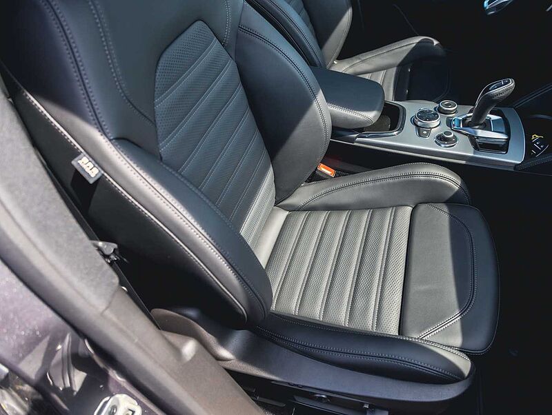 Alfa Romeo Stelvio 2.0 16V Turbo AT8-Q4 Veloce VOLL!