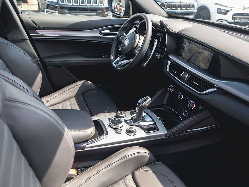 Alfa Romeo Stelvio 2.0 16V Turbo AT8-Q4 Veloce VOLL!