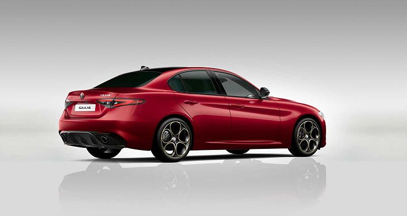 Alfa Romeo Giulia 2.0 16V AT8-Q4 INTENSA Panorama