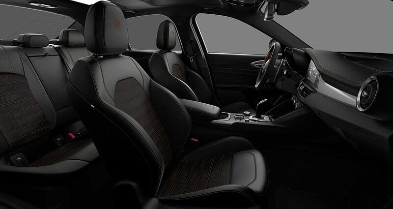 Alfa Romeo Giulia 2.0 16V AT8-Q4 INTENSA Panorama