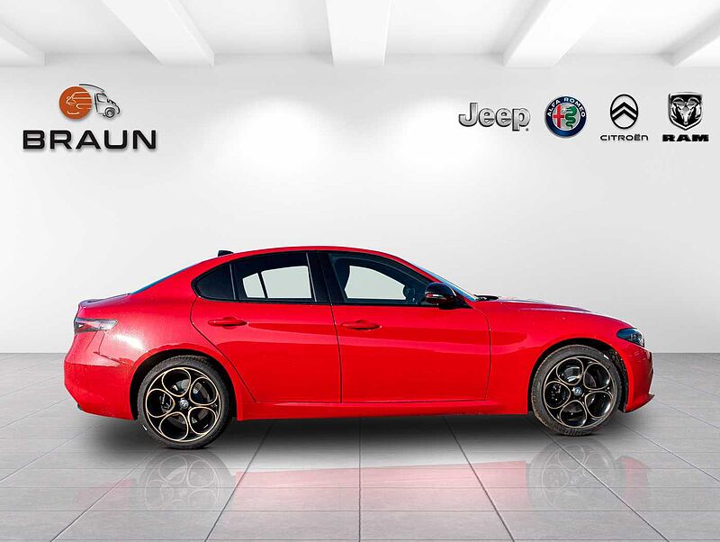 Alfa Romeo Giulia 2.0 16V AT8-Q4 INTENSA Panorama