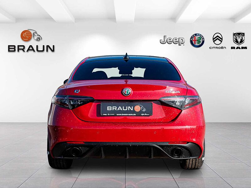 Alfa Romeo Giulia 2.0 16V AT8-Q4 INTENSA Panorama