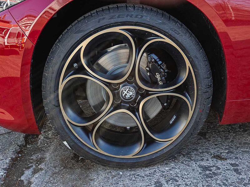 Alfa Romeo Giulia 2.0 16V AT8-Q4 INTENSA Panorama