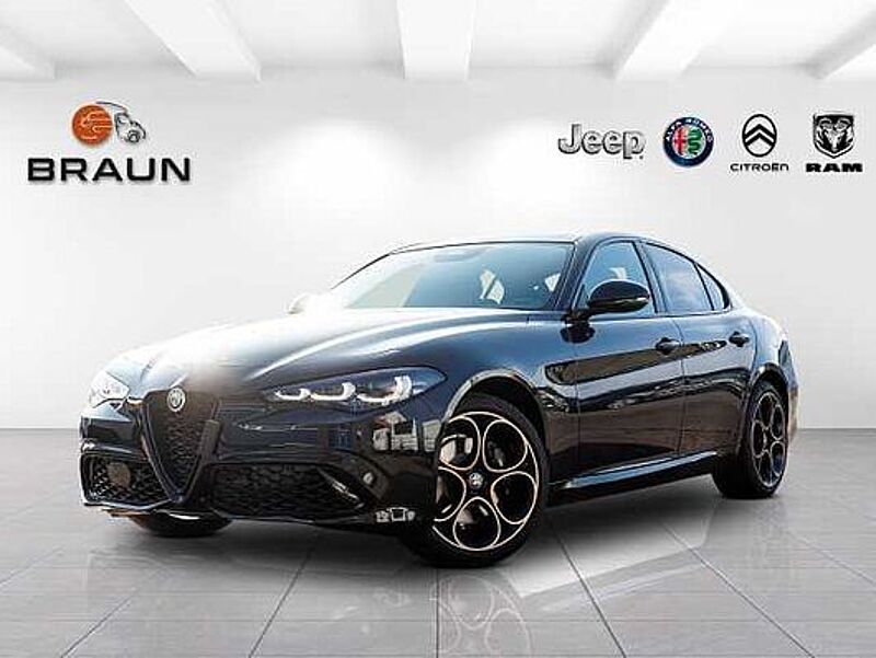 Alfa Romeo Giulia 2.0 16V AT8-Q4 INTENSA Panorama
