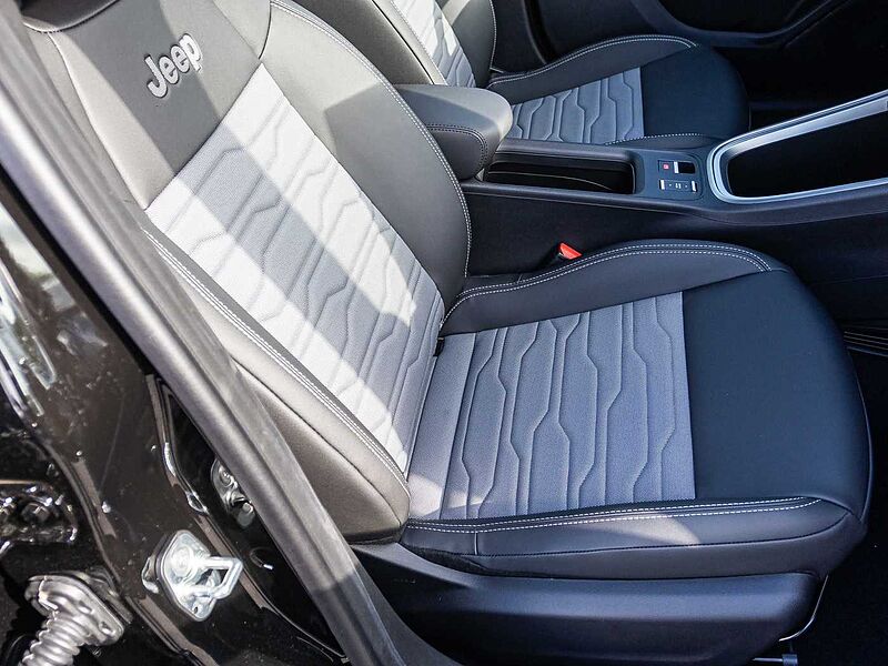 Jeep Avenger 1.2 48V 4xe Hybrid eAWD Upland