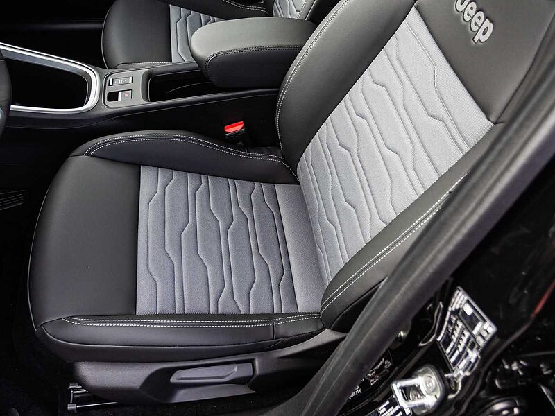 Jeep Avenger 1.2 48V 4xe Hybrid eAWD Upland