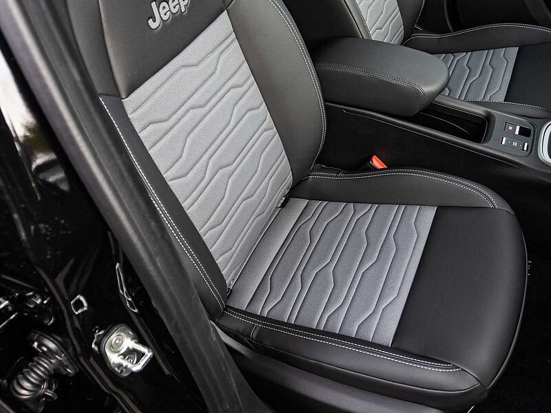 Jeep Avenger 1.2 48V 4xe Hybrid eAWD Upland