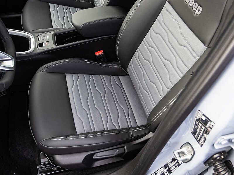 Jeep Avenger 1.2 48V 4xe Hybrid eAWD Upland