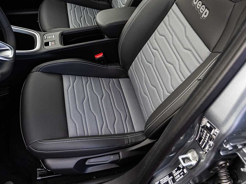 Jeep Avenger 1.2 48V 4xe Hybrid eAWD Upland