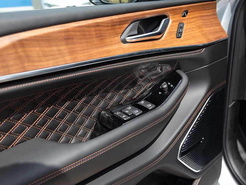 Jeep Grand Cherokee 4xe Summit Reserve DVD