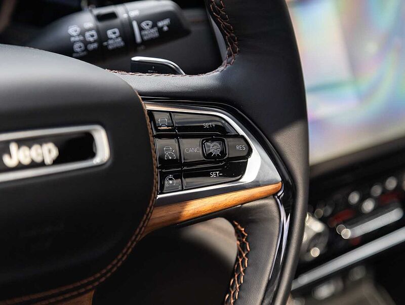 Jeep Grand Cherokee 4xe Summit Reserve DVD