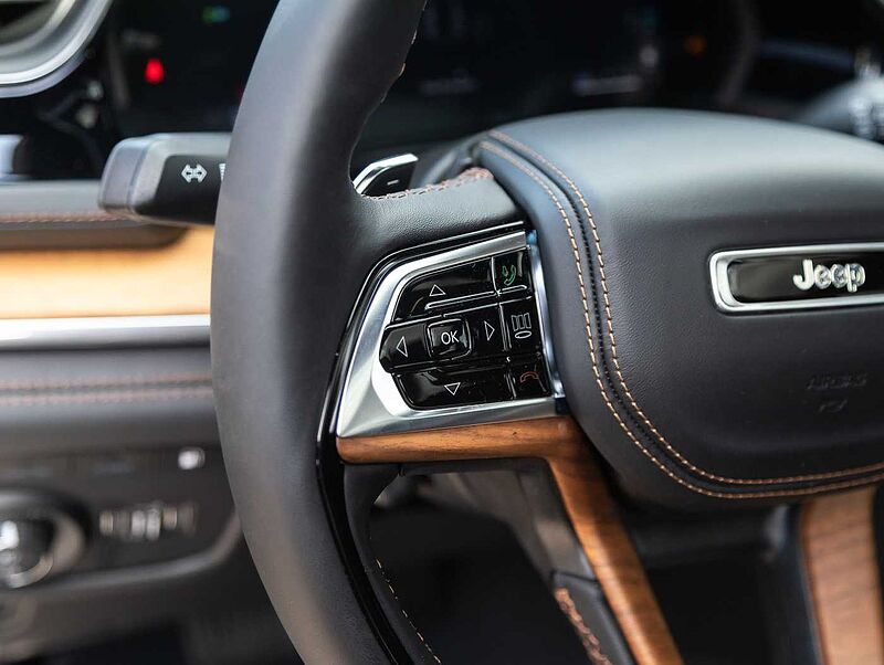 Jeep Grand Cherokee 4xe Summit Reserve DVD