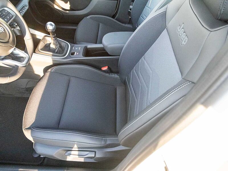 Jeep Avenger 1.2 Altitude Winterpaket/Navi